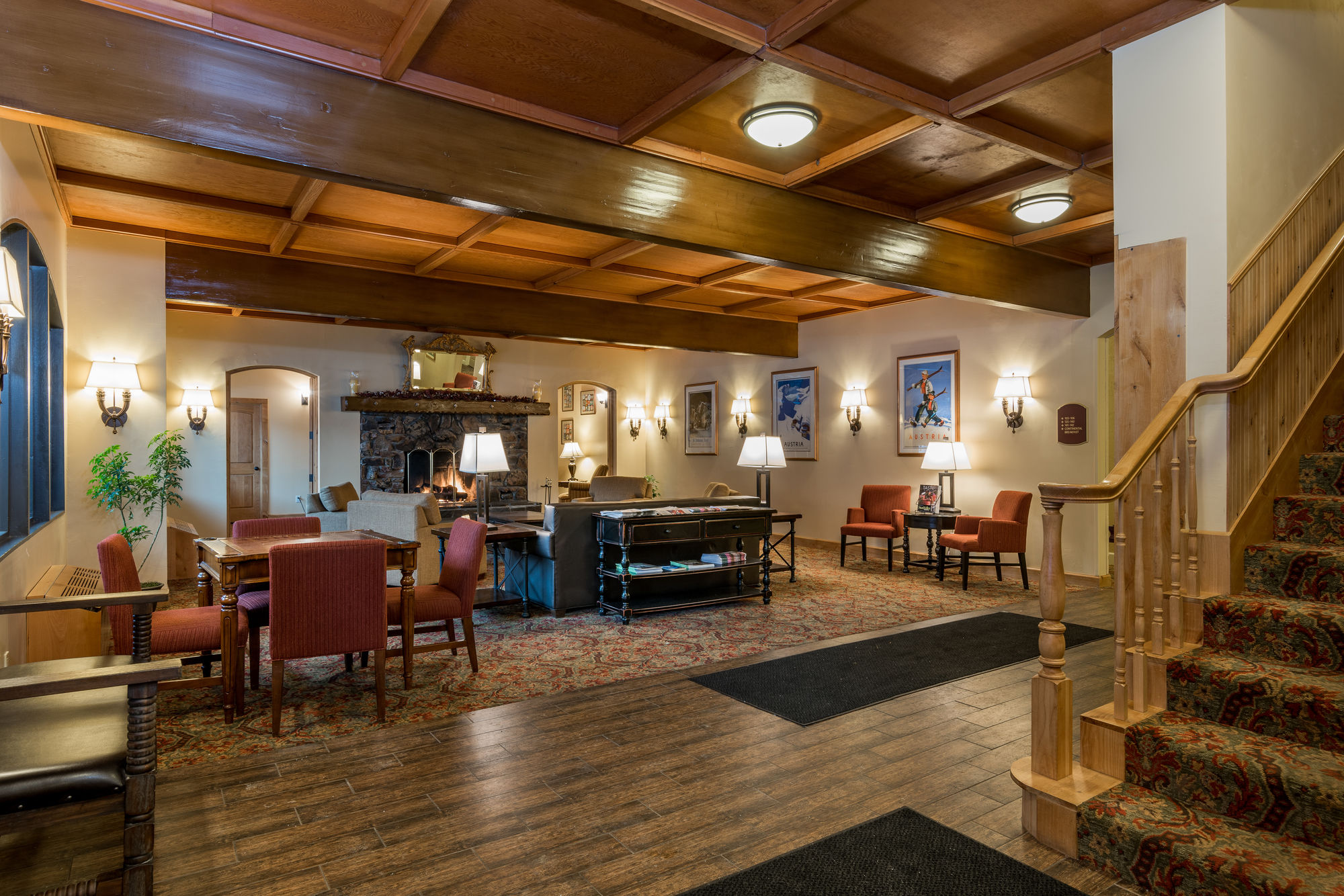 Фото Best Western Tyrolean Lodge
