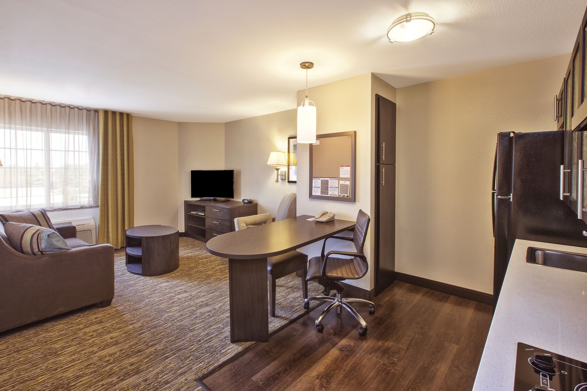 Фото Candlewood Suites Indianapolis Airport, an Ihg Hotel