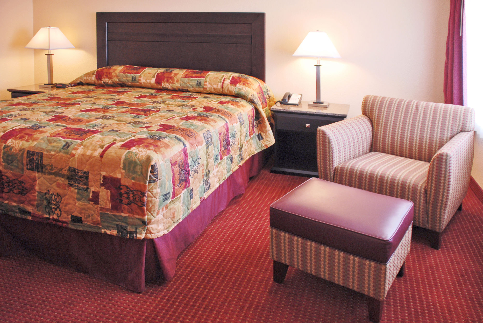 Фото Relax Inn And Suites