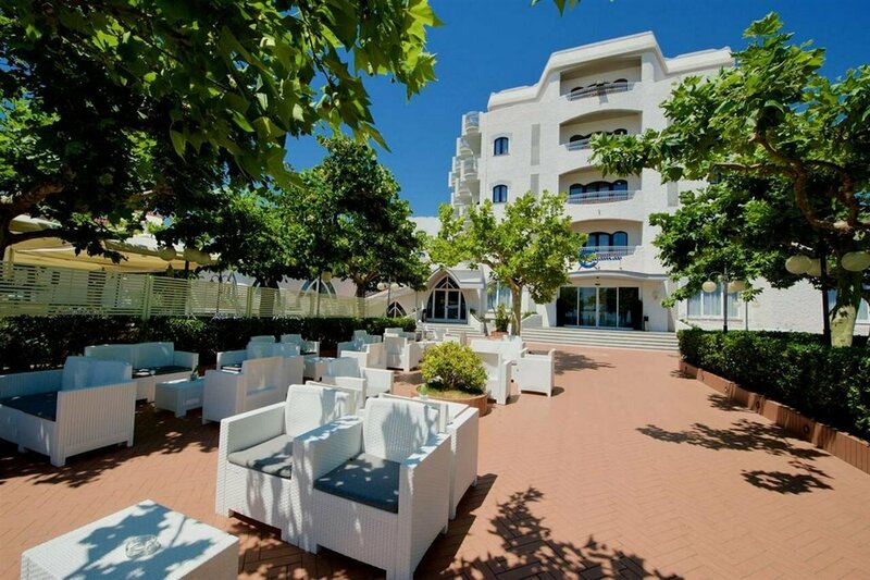 Гостиница Bajamar Beach Hotel в Формии