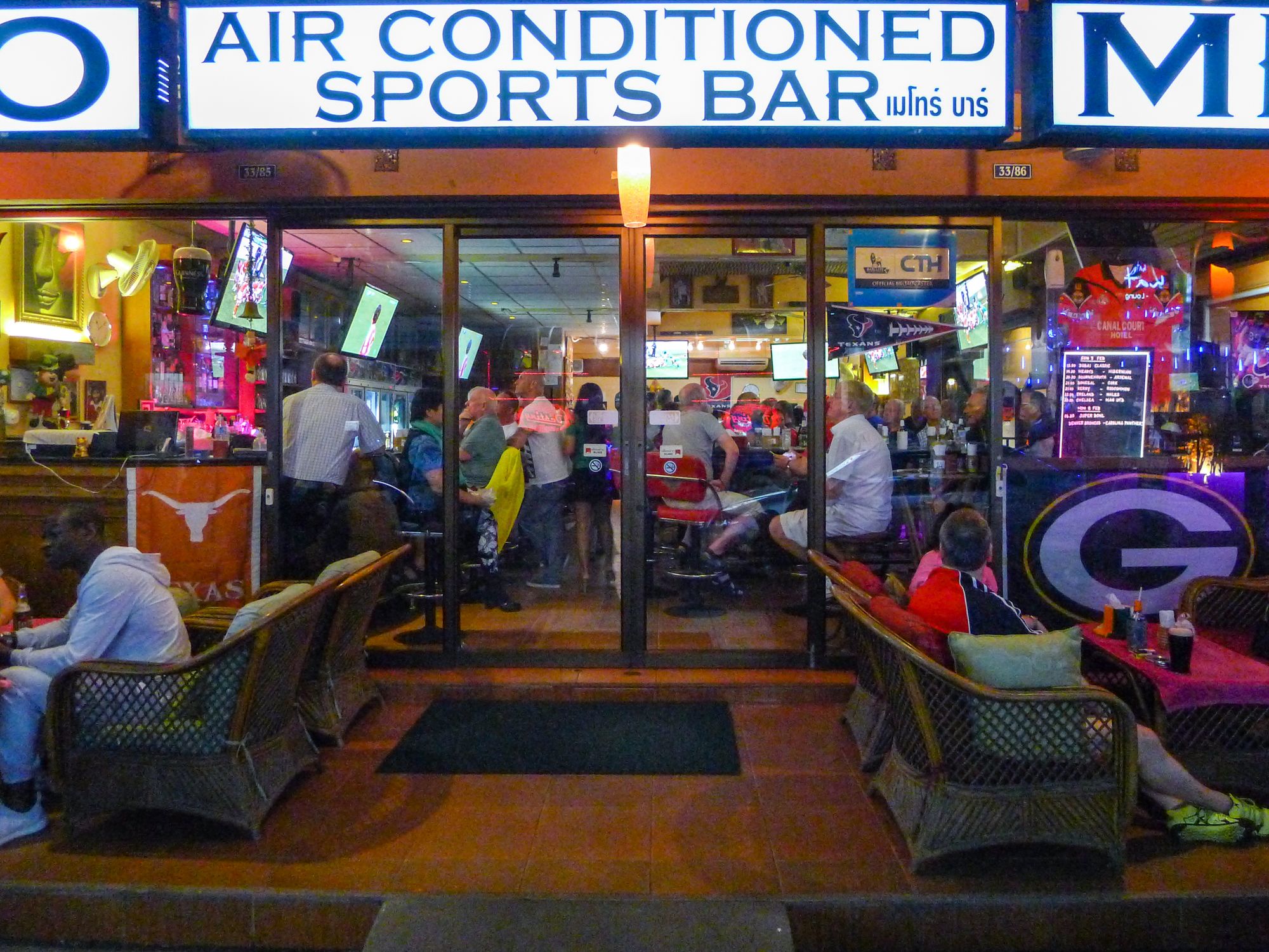 Фото Metro Apartments