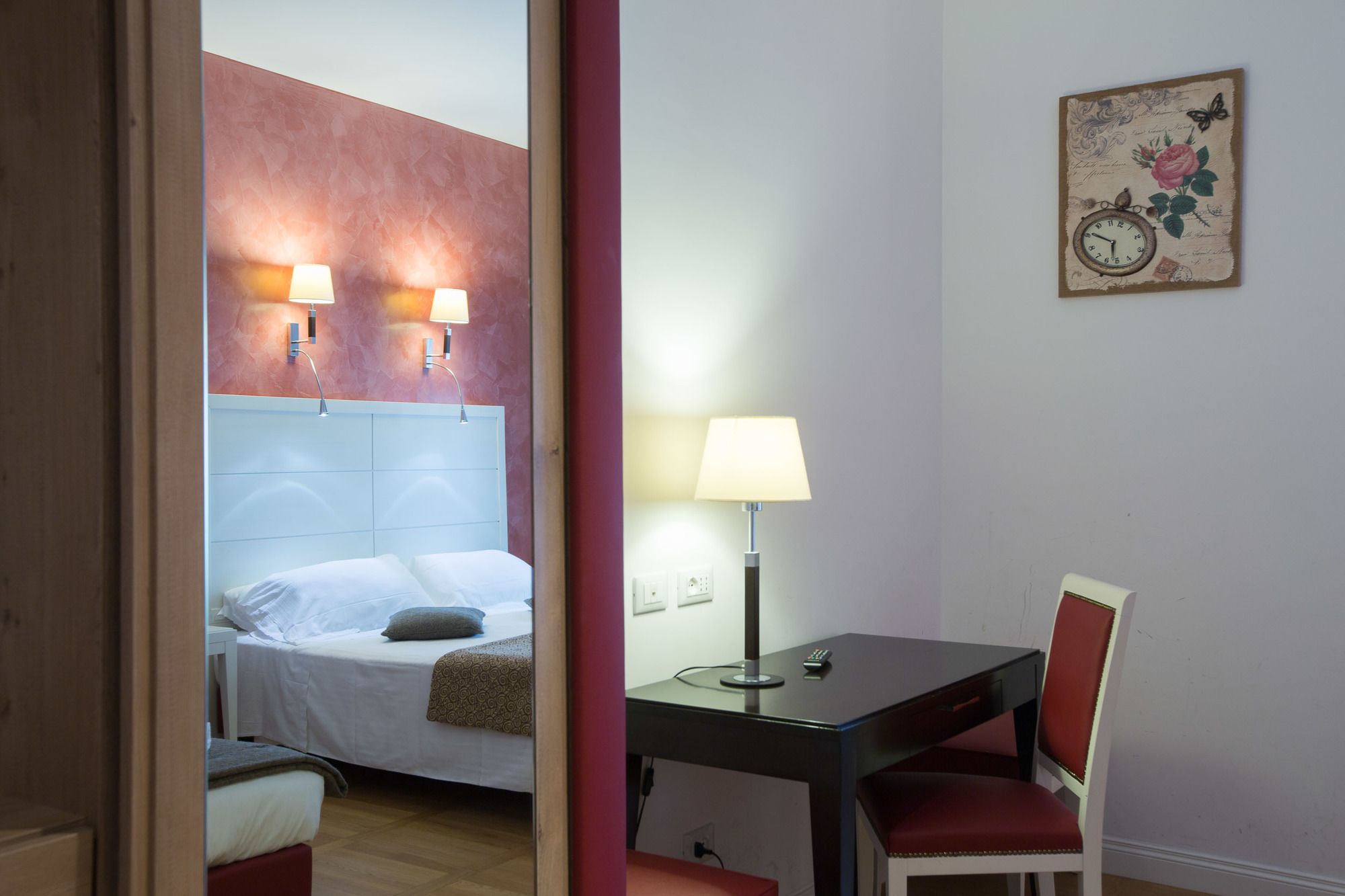 Фото Floris Hotel