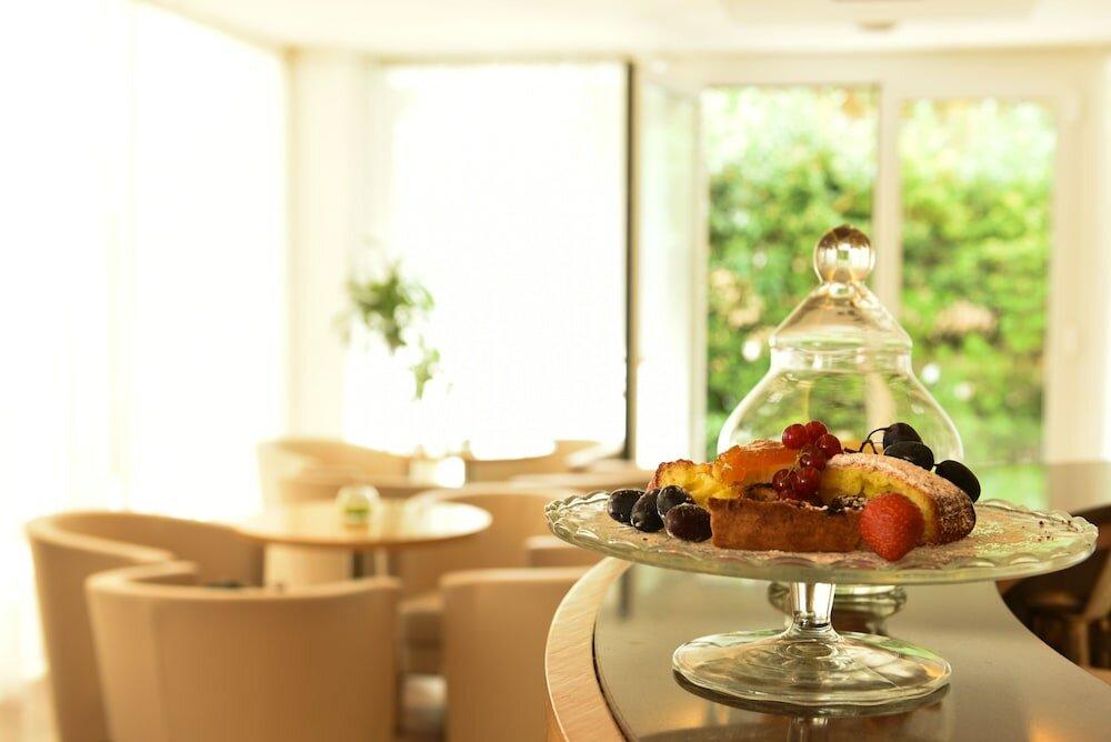 Фото Polo Younique Hotel