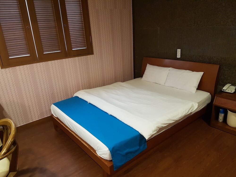 Фото Hotel At Home