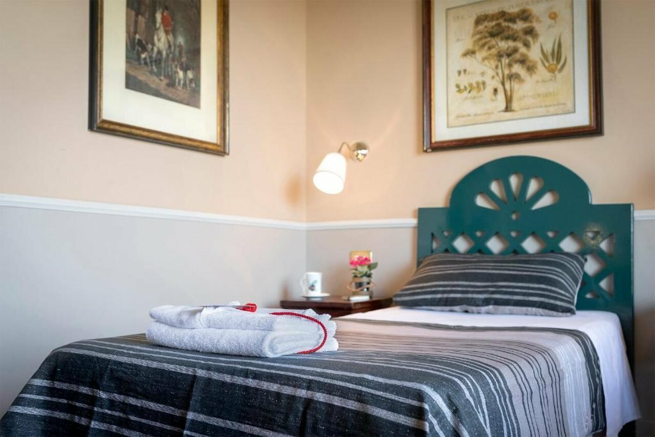 Фото Colony Hotel