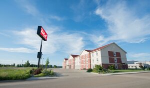 Гостиница Red Roof Inn & Suites Dickinson