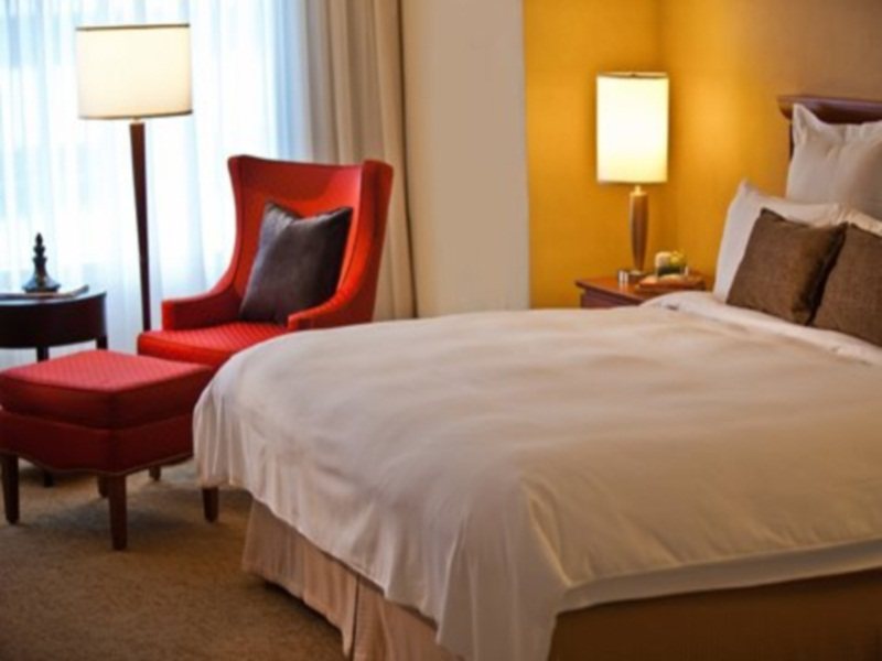 Фото Toronto Marriott City Centre Hotel