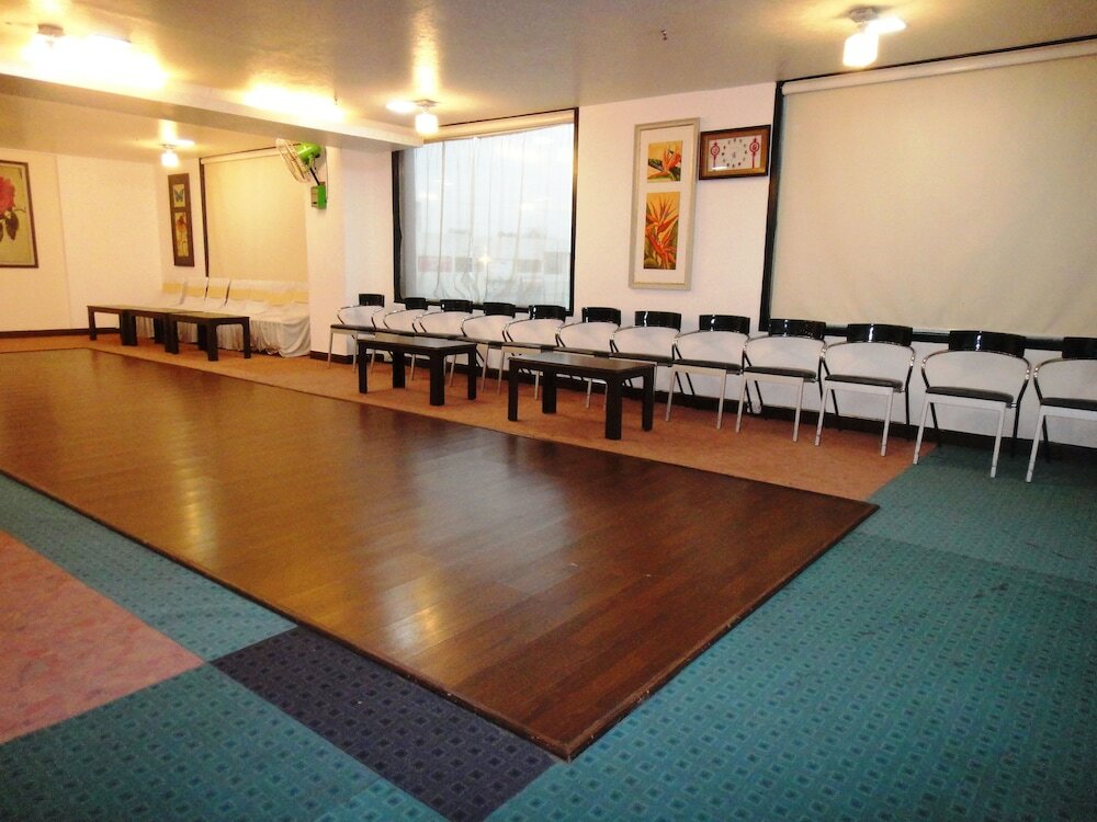 Фото Hotel Orbit