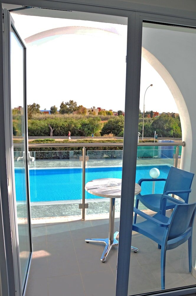 Фото Kaos Hotel Apartments