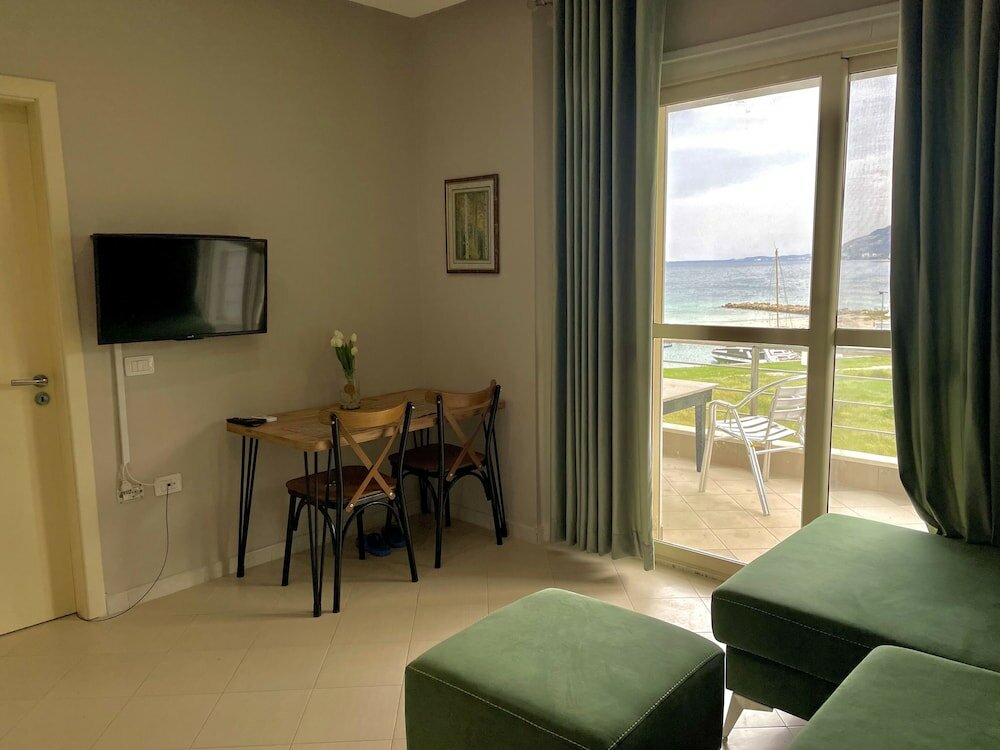 Фото Belle Vue Apartments