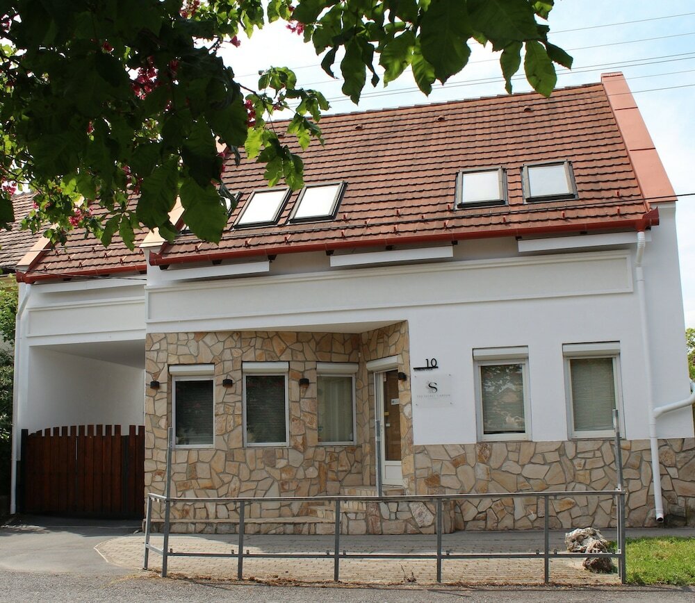 Фото The Secret Garden - Keszthely