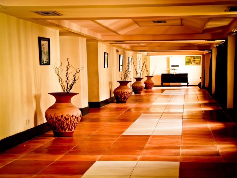 Фото Grand Oriental Hotel