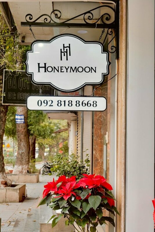 Гостиница Honeymoon Hotel 2 в Ханое