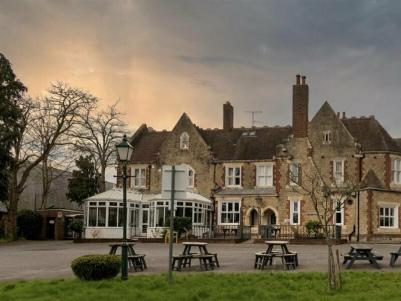 Гостиница Hamlet Larkfield Priory Hotel