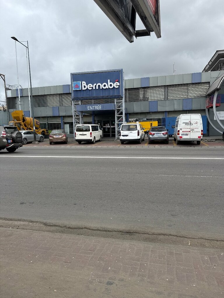 Hardware store Bernabe, Abidjan, photo