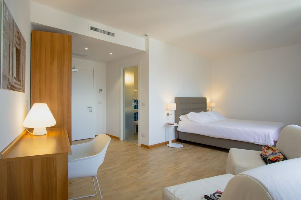 Фото Hotel Mistral 2