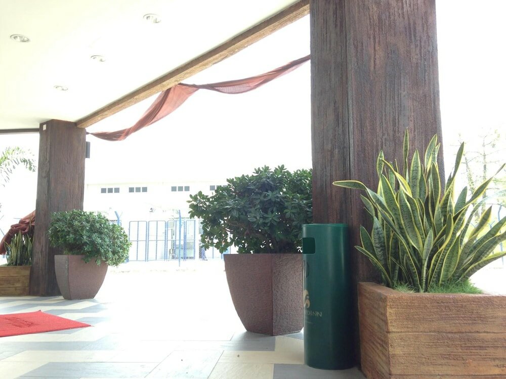 Фото Hotel CheckedInn