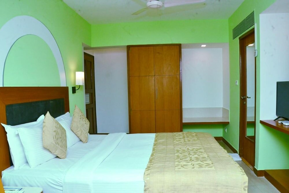 Фото Lotus Beach Resort