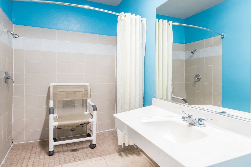 Фото Texas Inn and Suites City Center at University Dr