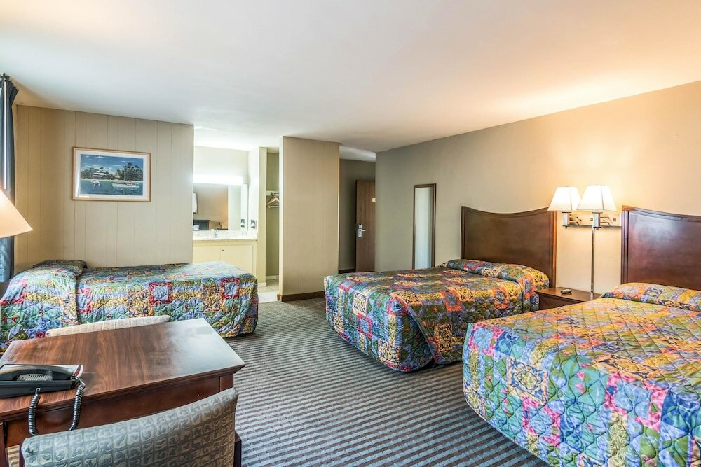 Фото Rodeway Inn Regalodge