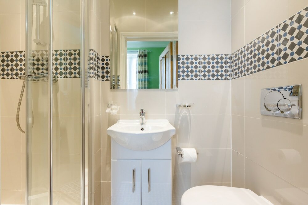 Фото Gower House Hotel