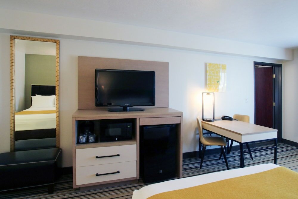 Фото Oxford Suites Spokane Valley