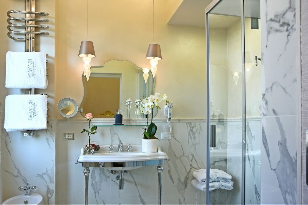 Фото The Moon Boutique Hotel