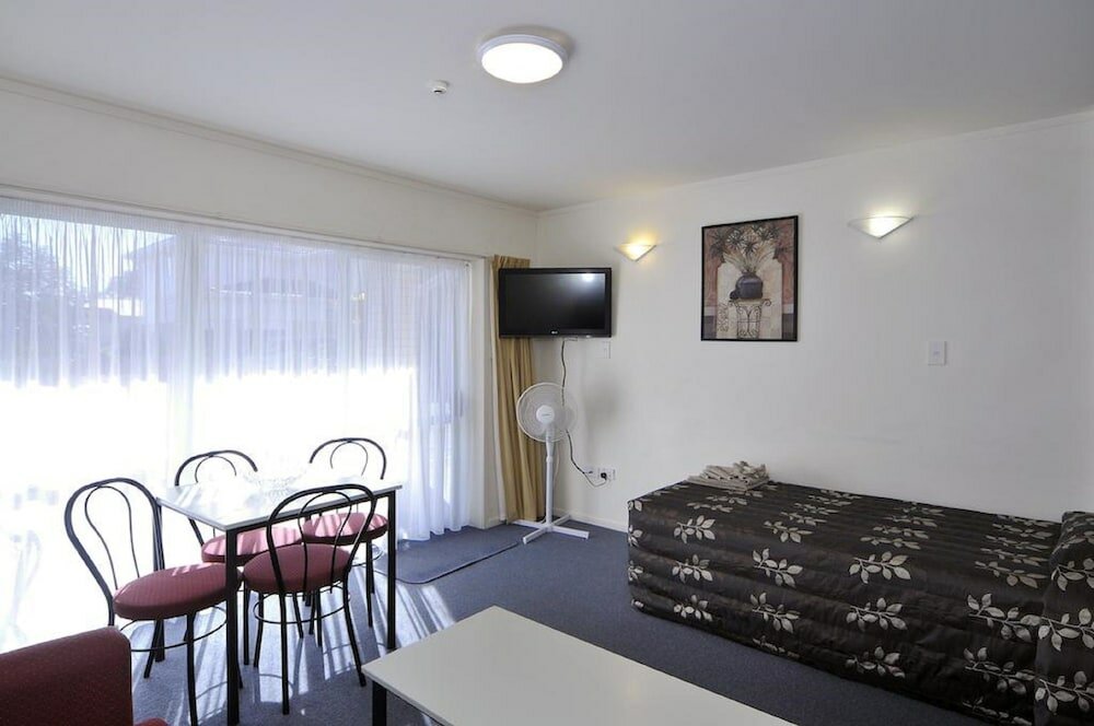 Фото Fenton Court Motel