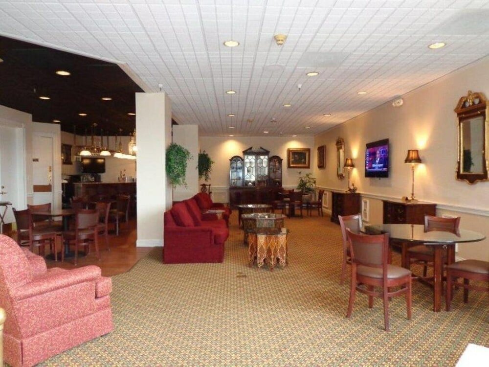 Фото Euro Suites Hotel