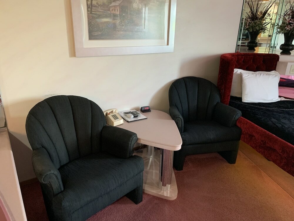 Фото Designer Inn & Suites