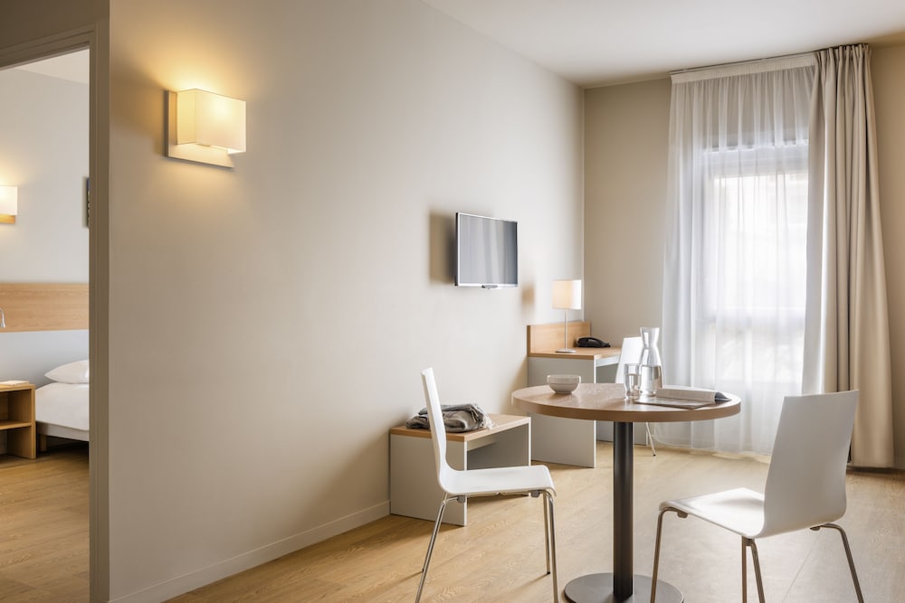 Фото Aparthotel Adagio Access Dijon République