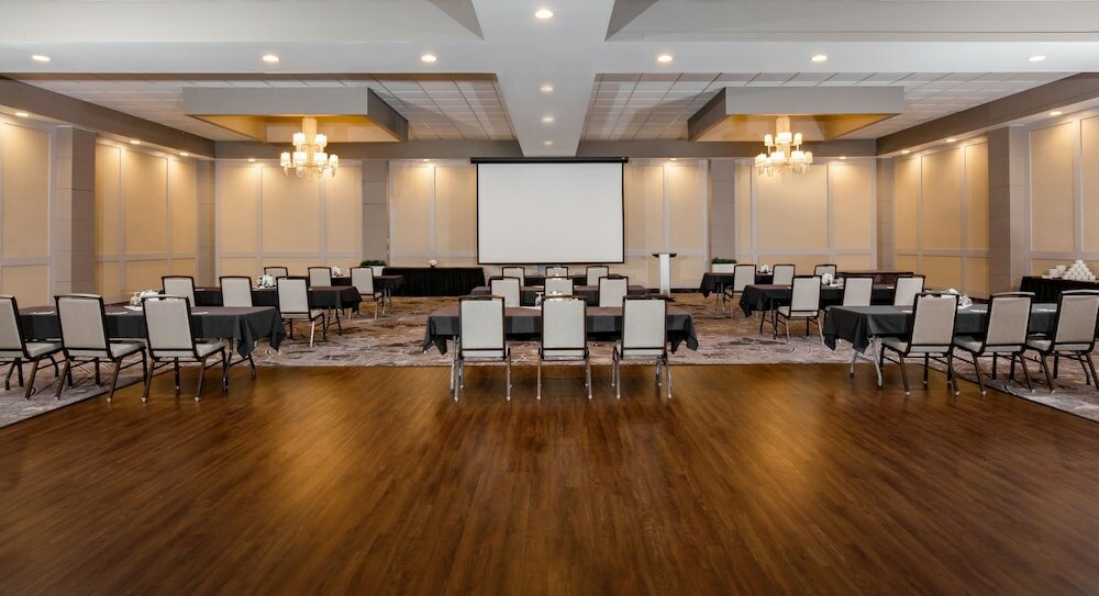 Фото Pomeroy Hotel & Conference Centre Grande Prairie