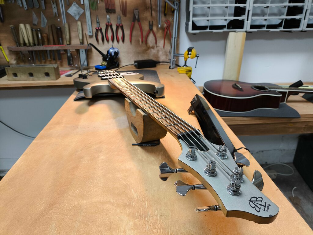 Manufacture and repair of musical instruments Guitar workshop of Nikolai Karnishin, Moscow, photo