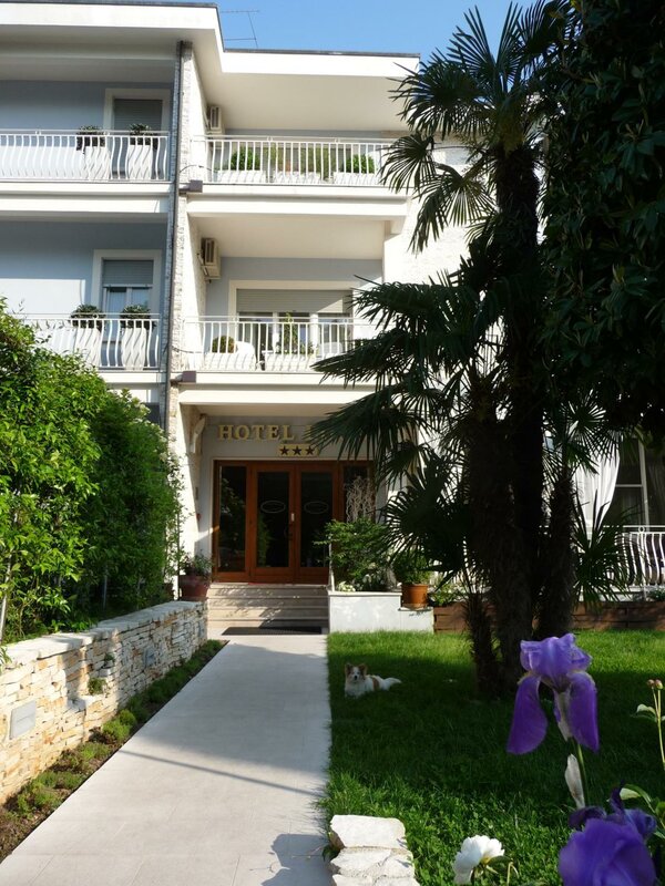 Гостиница Hotel Luna в Сирмионе