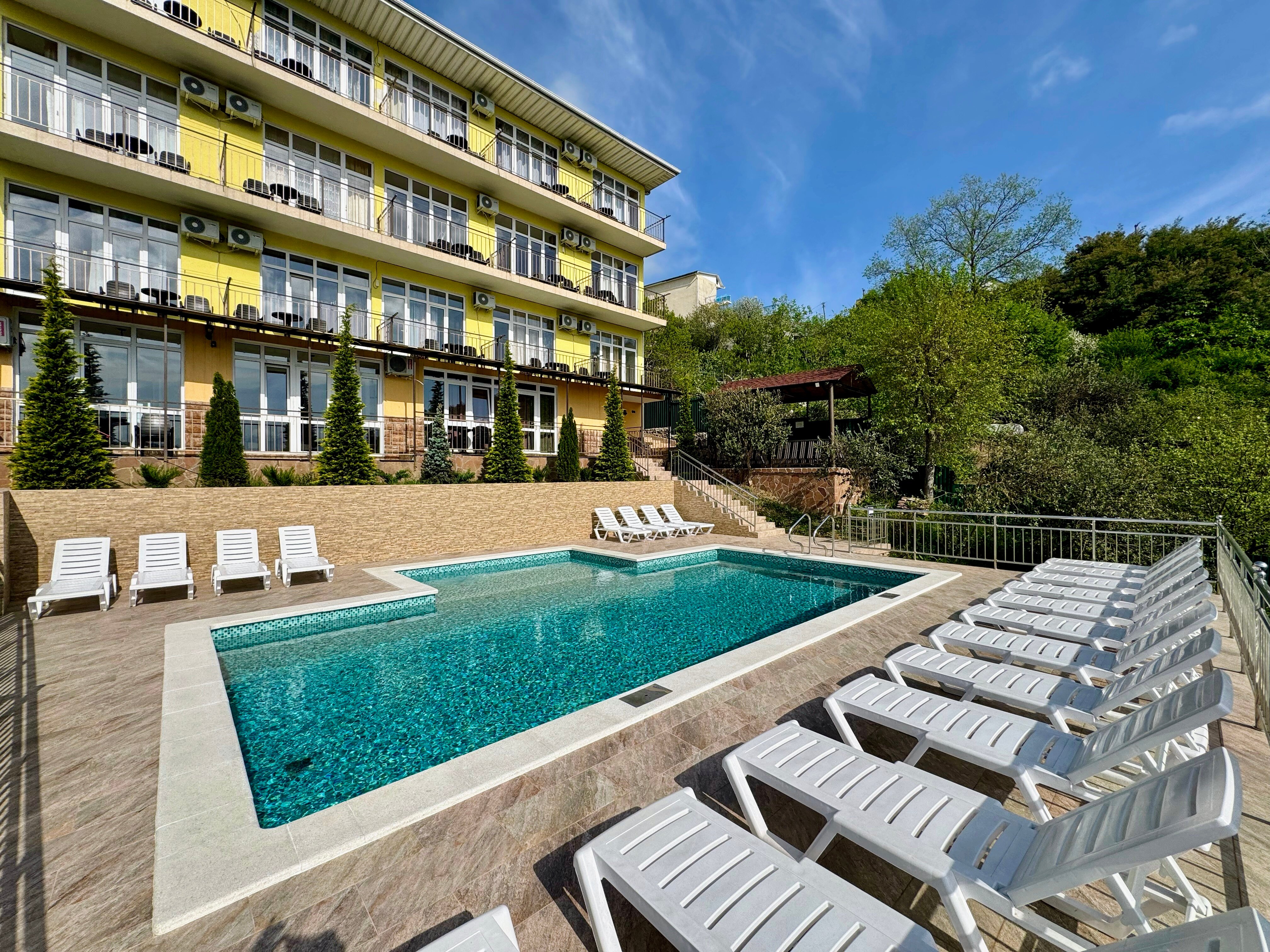 Фото отеля 1