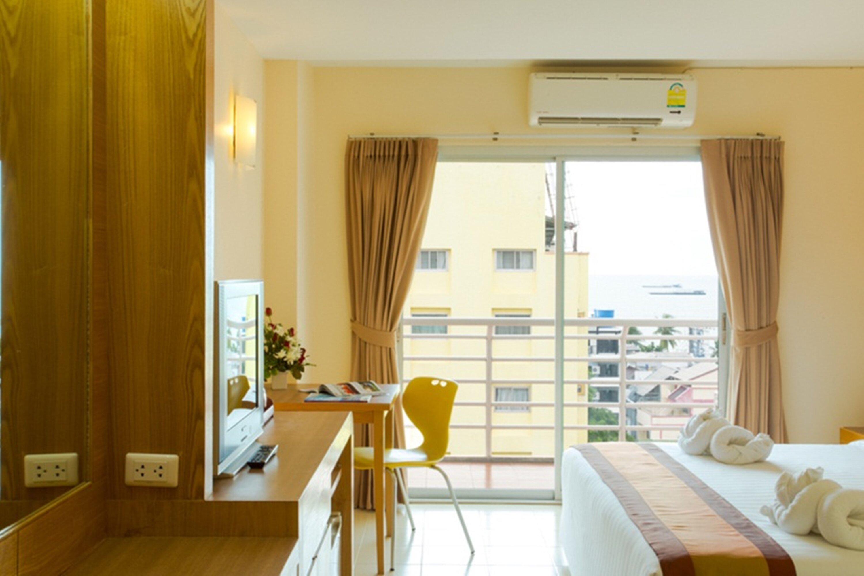 Фото Eastiny Plaza hotel