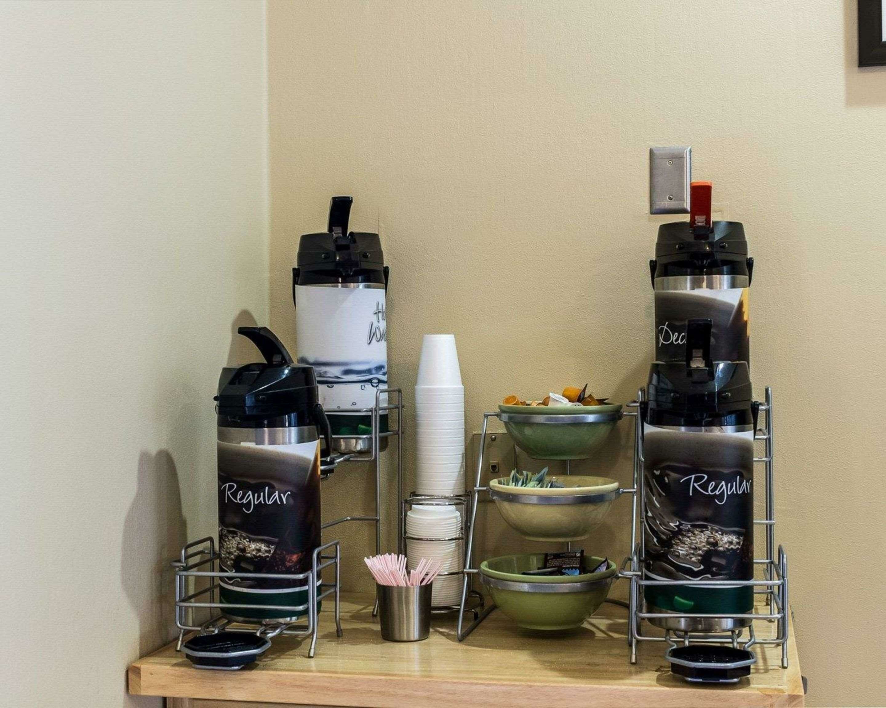 Фото Quality Suites Near West Acres
