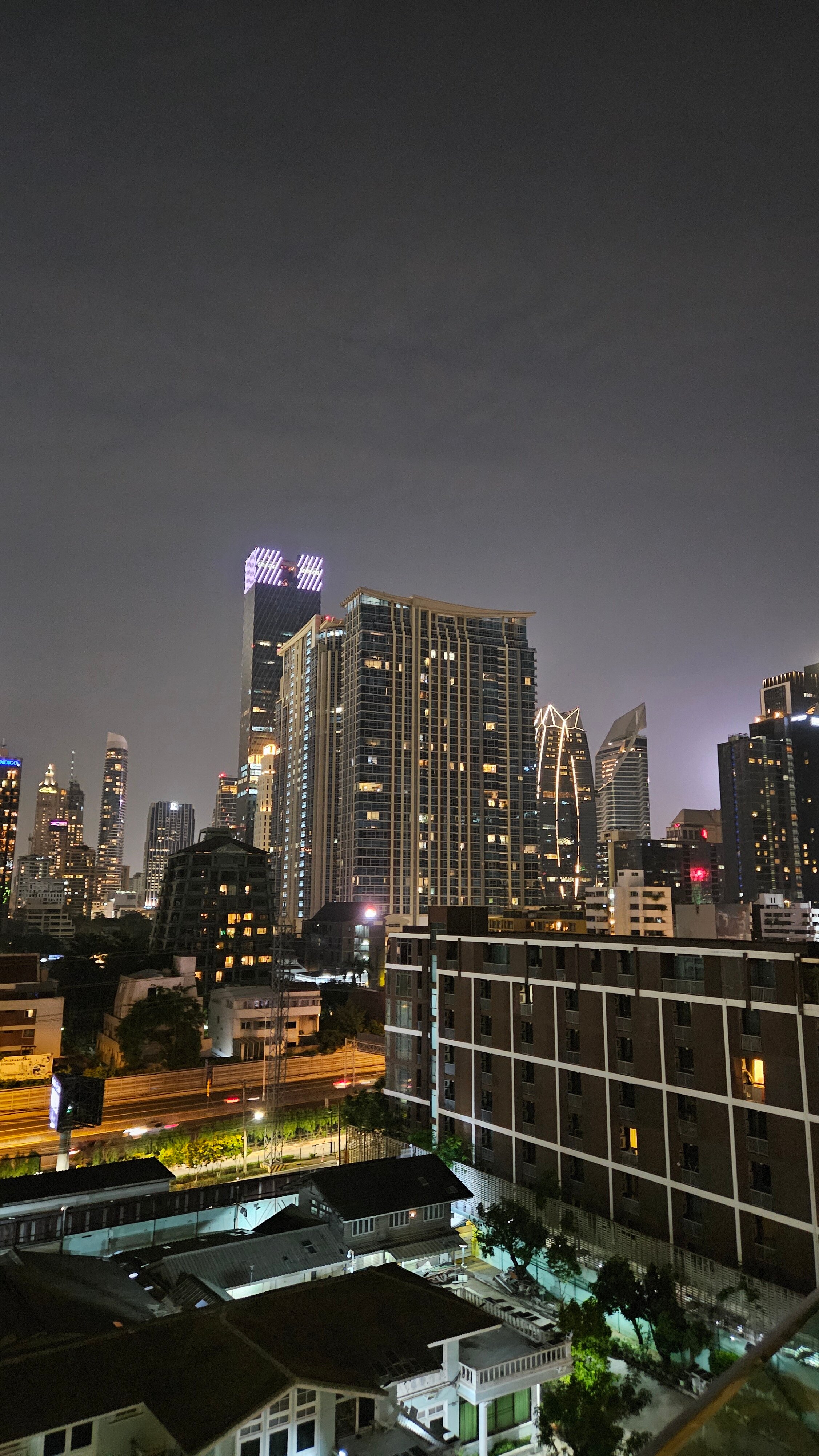 Фото Surestay Plus Hotel by Best Western Sukhumvit 2