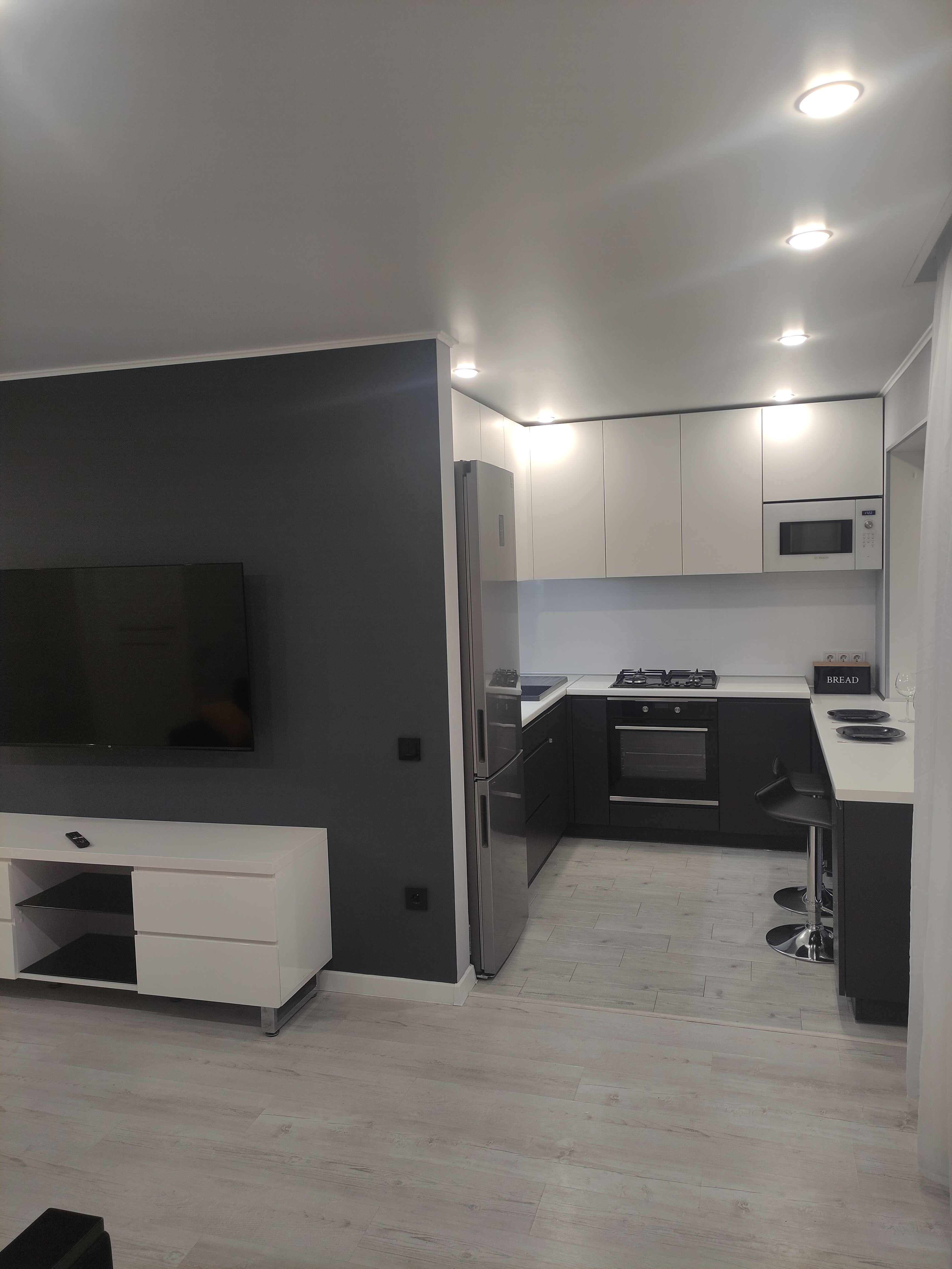 Фото Двухкомнатная квартира у площади