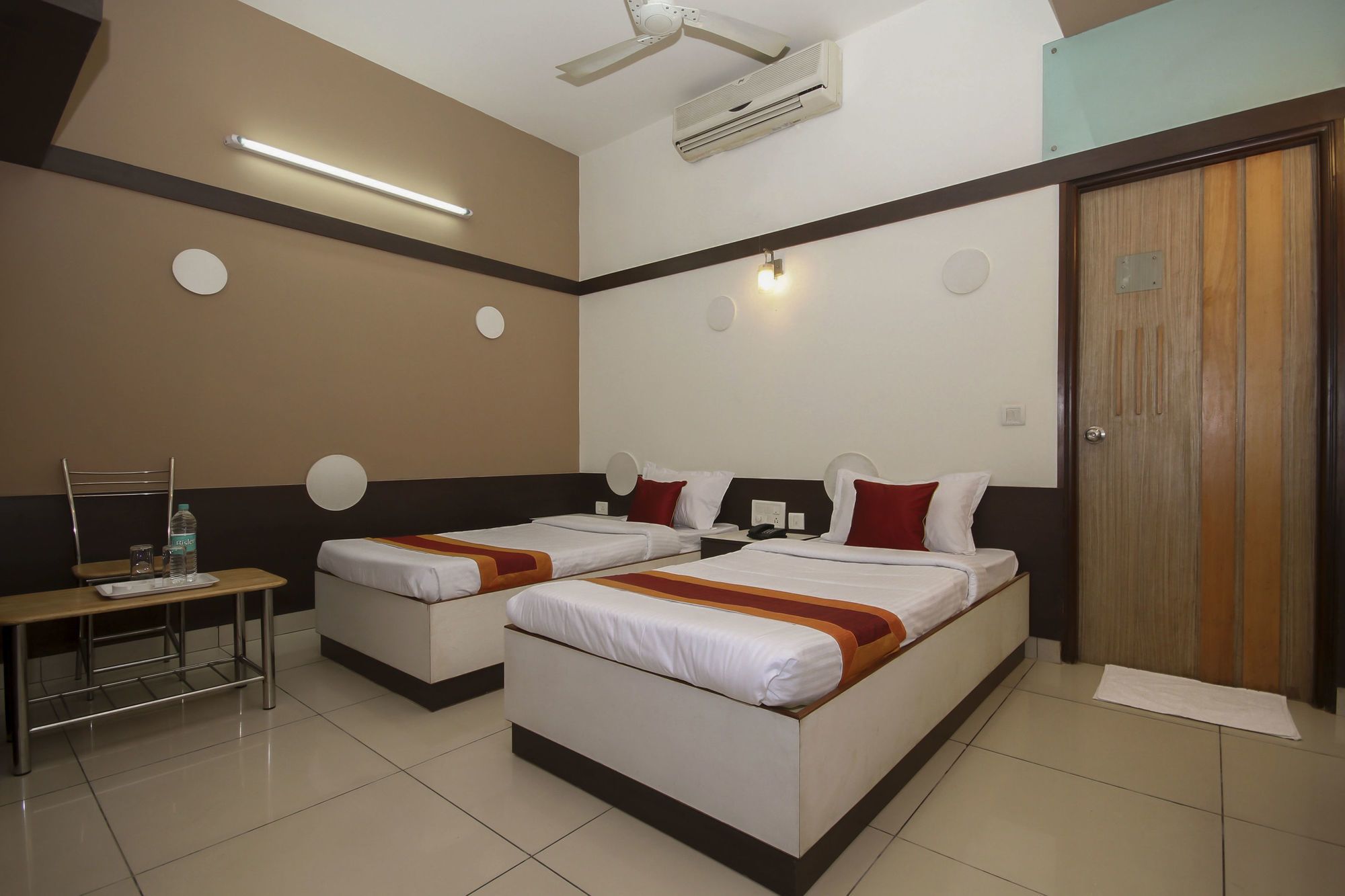 Фото Oyo 8501 Abhimaani Comforts