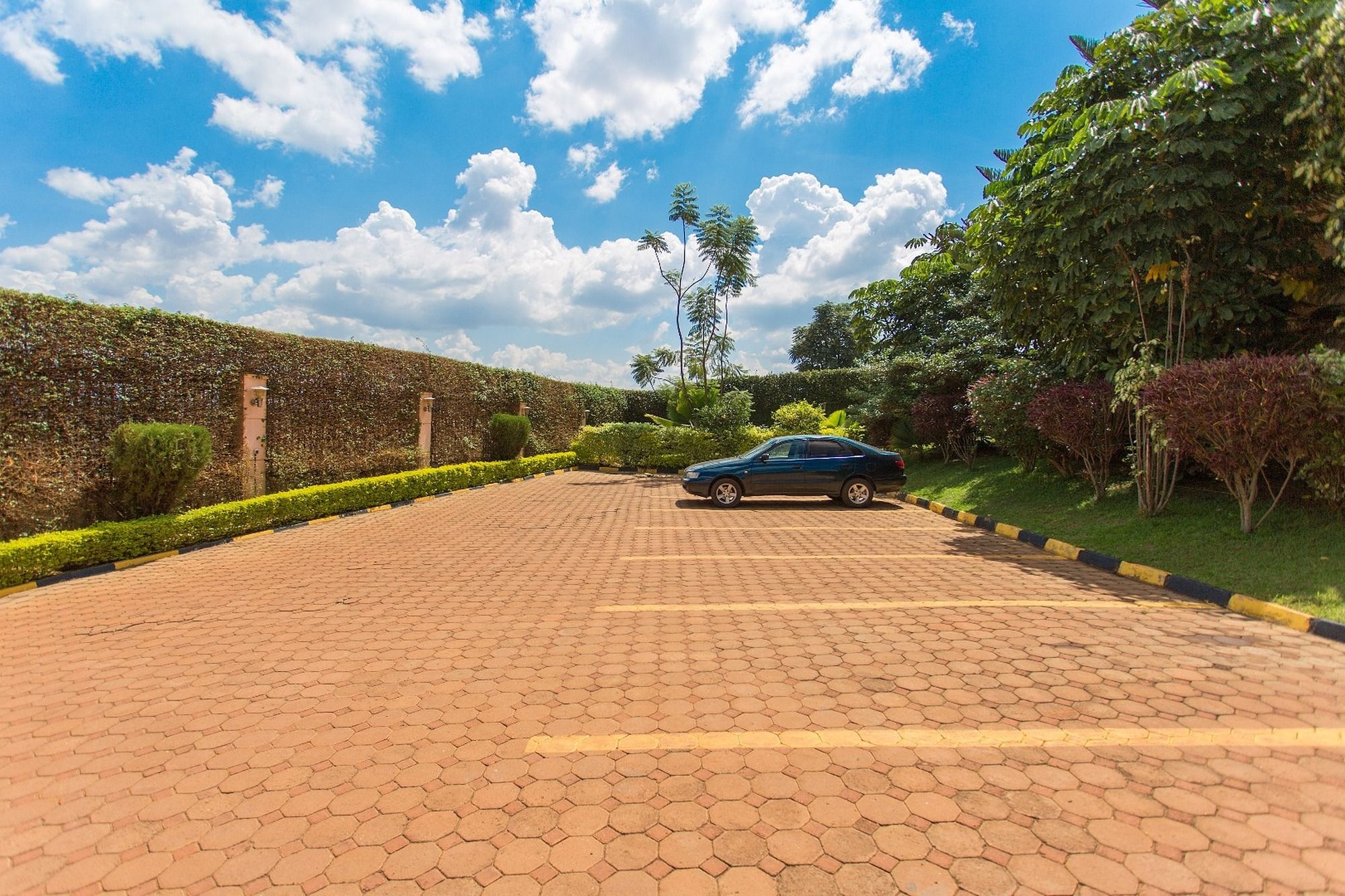 Фото The Country Inn Hotel