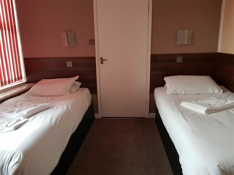 Фото The New Royal Windsor Hotel
