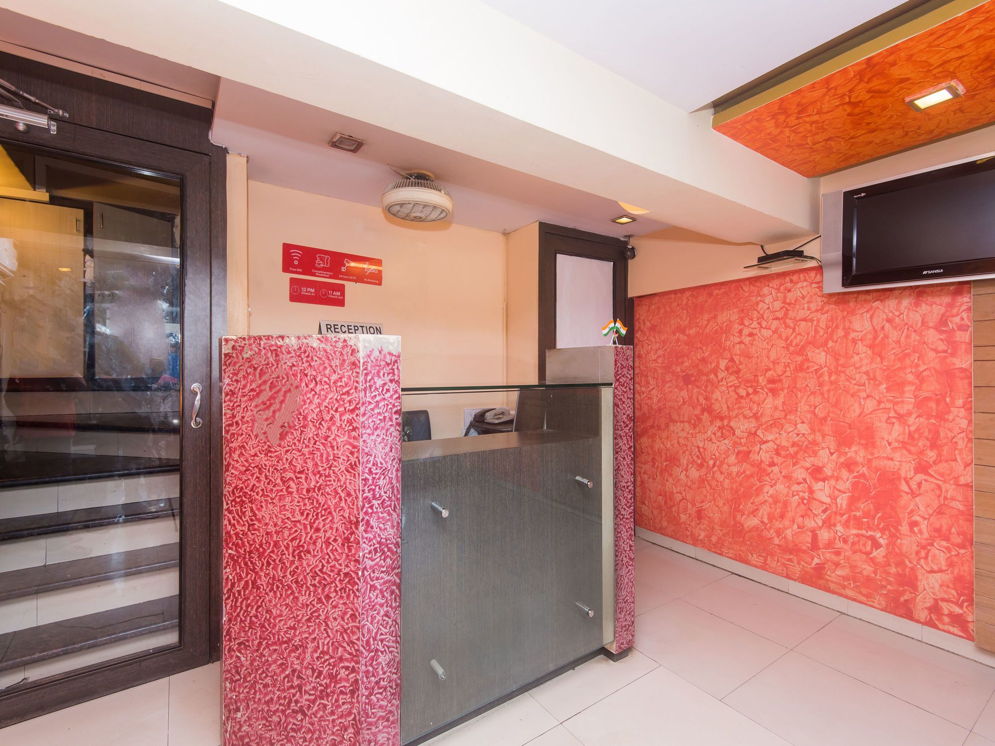 Фото Hotel Qubestay Airport