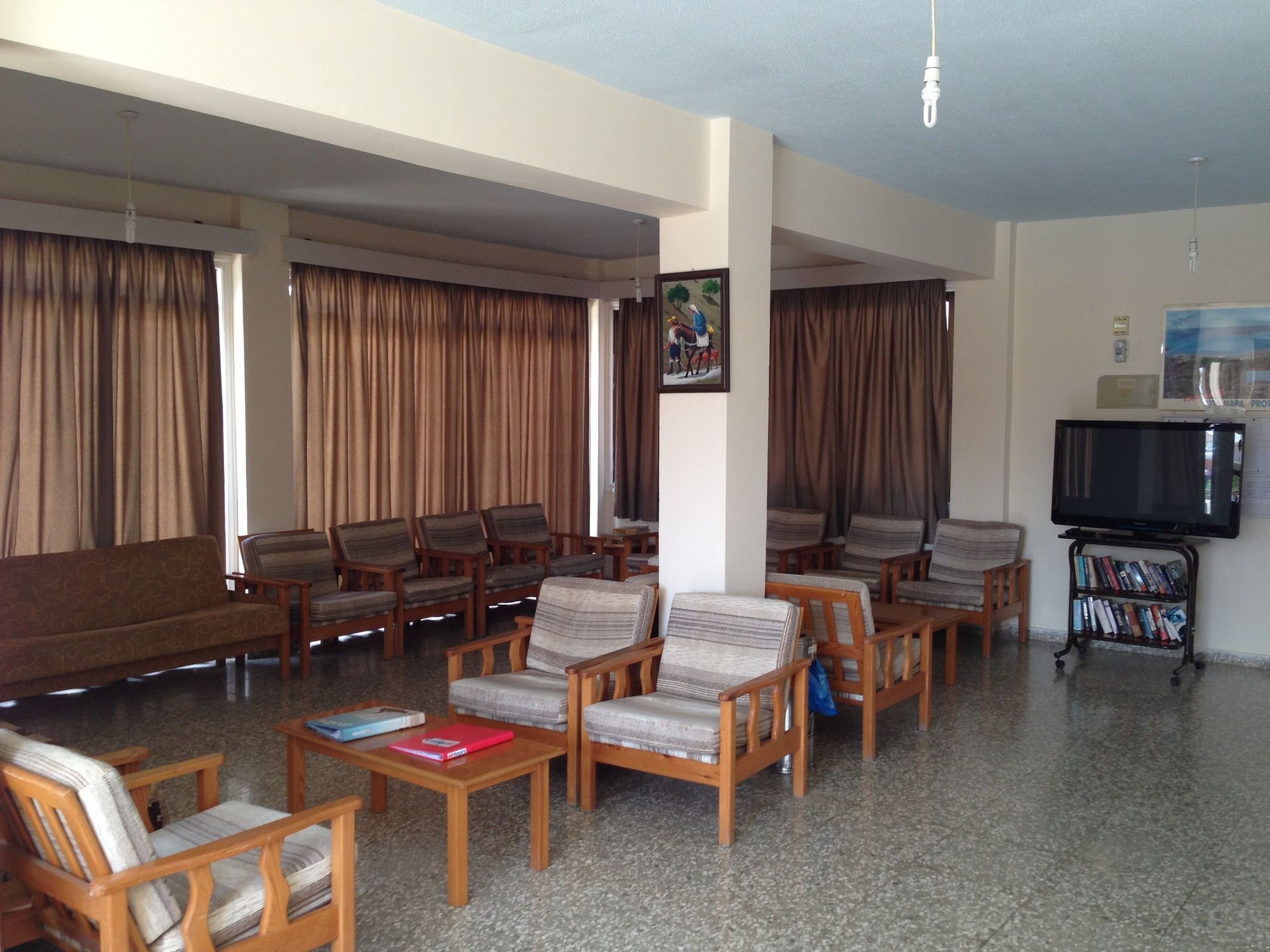 Фото Constantaras Apartments