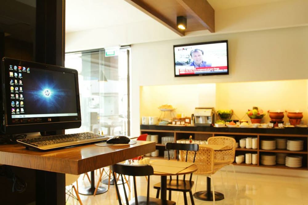 Фото Metz Pratunam Hotel