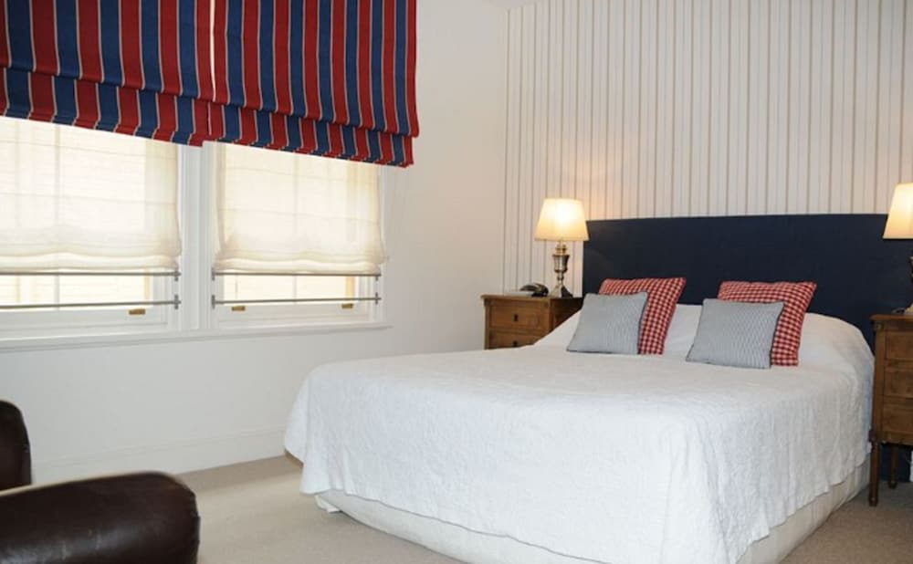 Фото The Russell Boutique Hotel