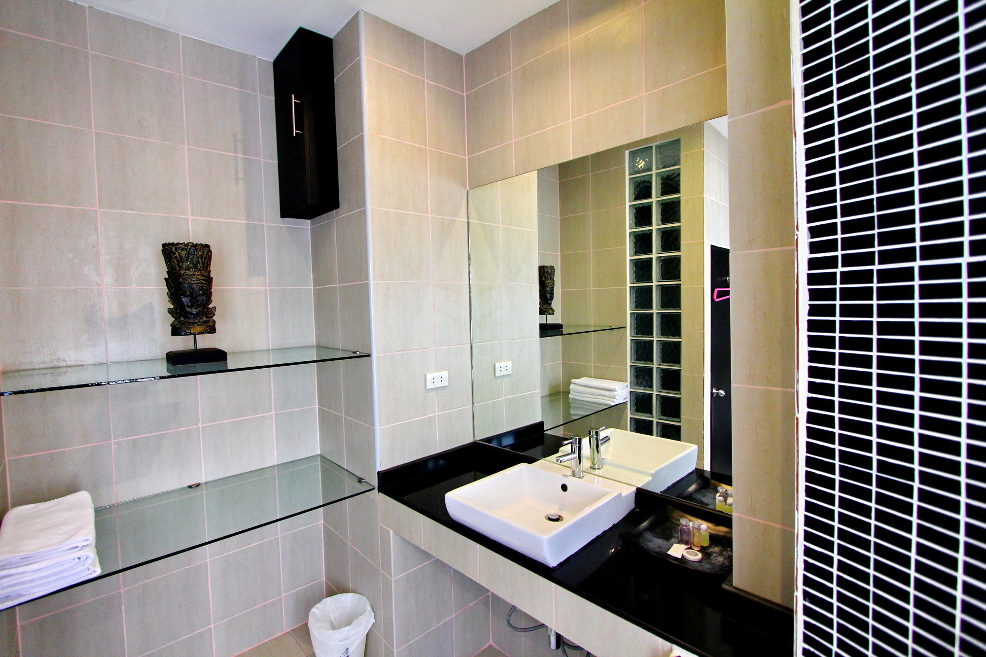 Фото East Suites