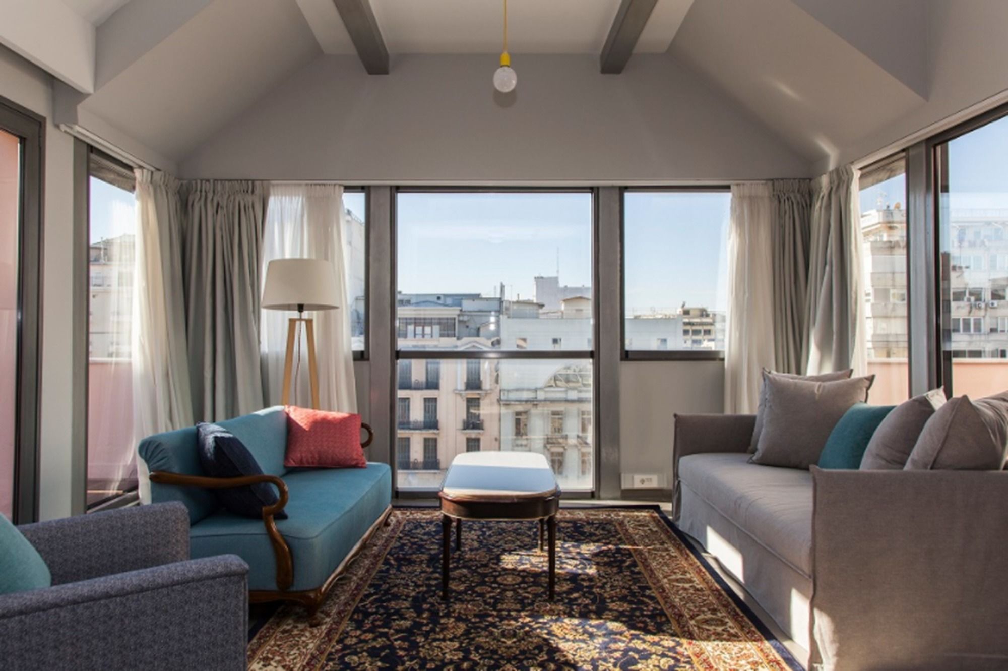 Фото The Caravan