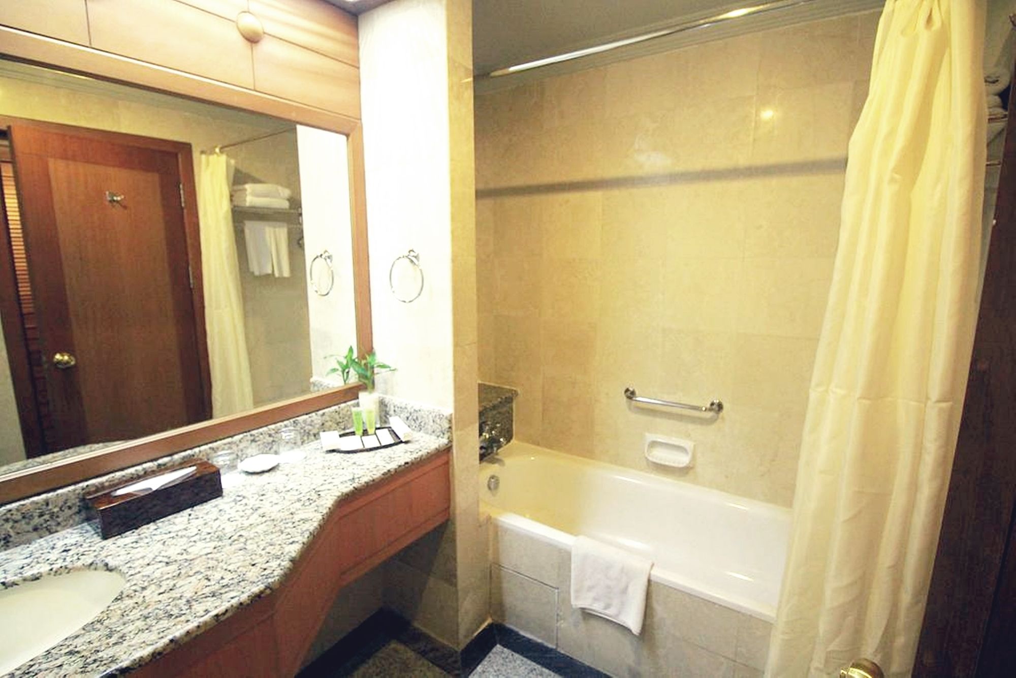 Фото Planet Holiday Hotel & Residence
