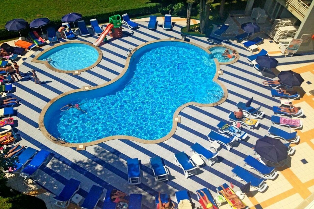 Фото отеля 2